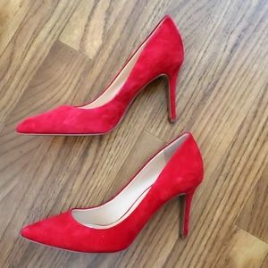 Red pumps